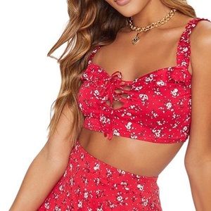 PRETTY LITTLE THING Red Floral Detail Crop Top 💋